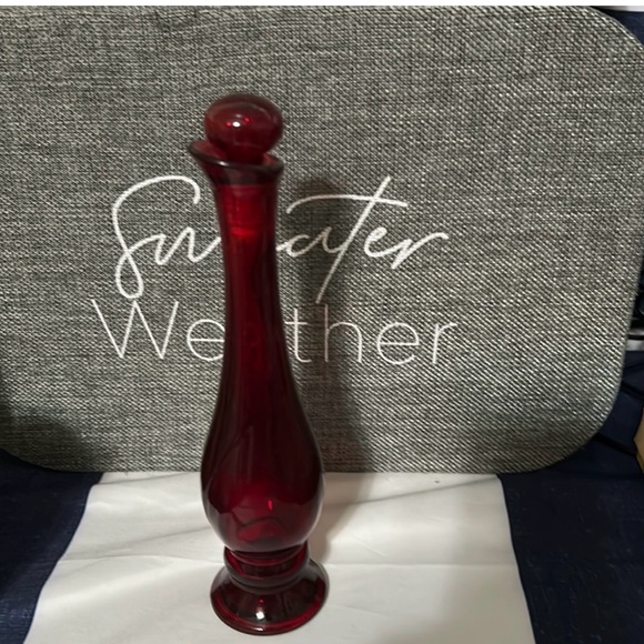 Vintage Avon Empire Green Decanter/Bud Vase and Ruby Red Bud Vase. Set of Two. - Picture 8 of 11